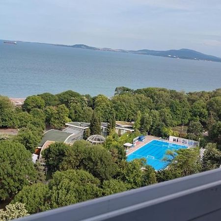 Sea View Flora Apartment Бургас Екстериор снимка