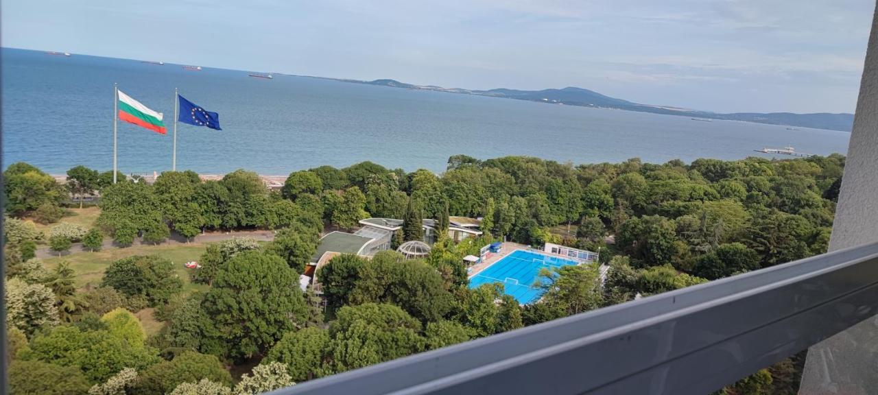 Sea View Flora Apartment Бургас Екстериор снимка