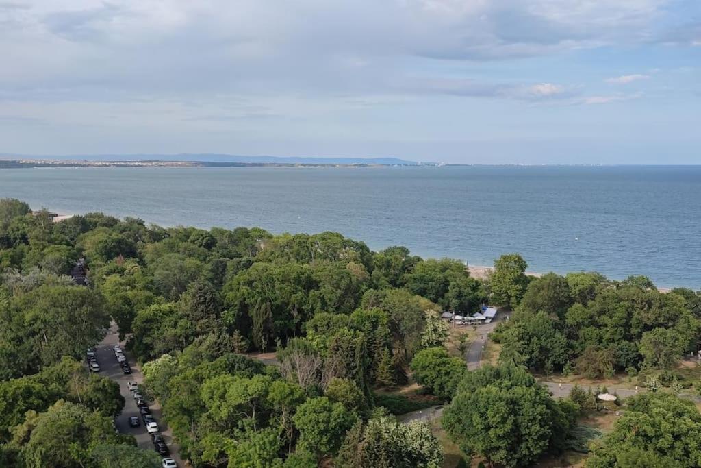 Sea View Flora Apartment Бургас Екстериор снимка