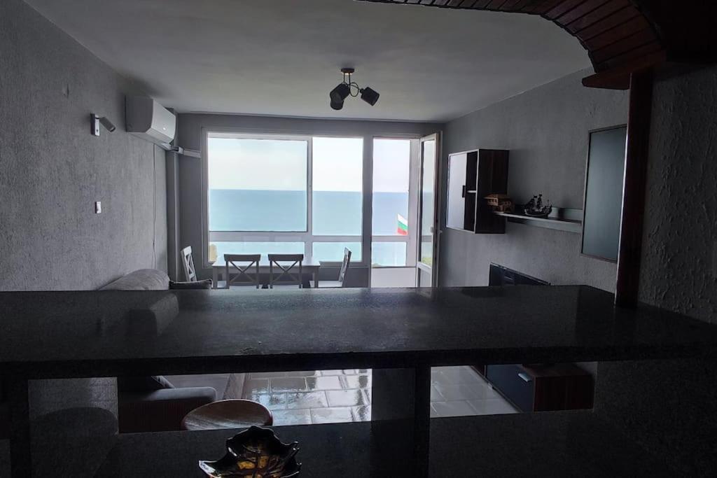 Sea View Flora Apartment Бургас Екстериор снимка