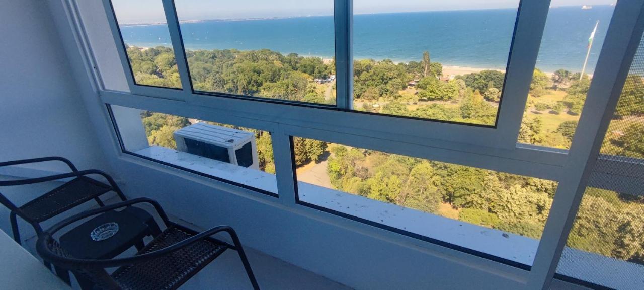 Sea View Flora Apartment Бургас Екстериор снимка